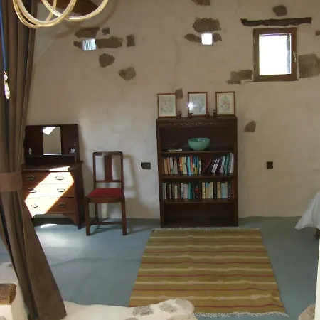 Appartement Studio Dans Magnifique Moulin Au Bord D'une Riviere, Avec Piano Doyet